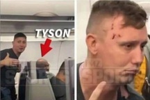 Mike Tyson tấn công hành khách trên máy bay