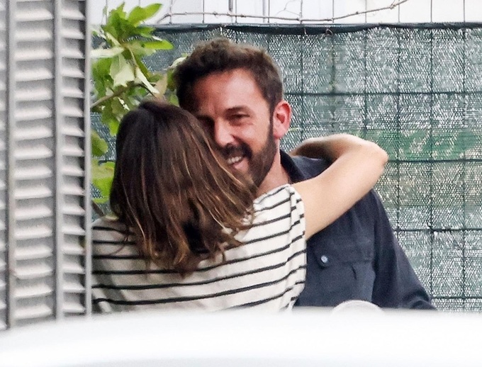 Ben Affleck rạng ngời hạnh phúc tận hưởng kỳ nghỉ hè bên vợ cũ và các con - 2 Ben Affleck rạng ngời hạnh phúc tận hưởng kỳ nghỉ hè bên vợ cũ và các con - 2