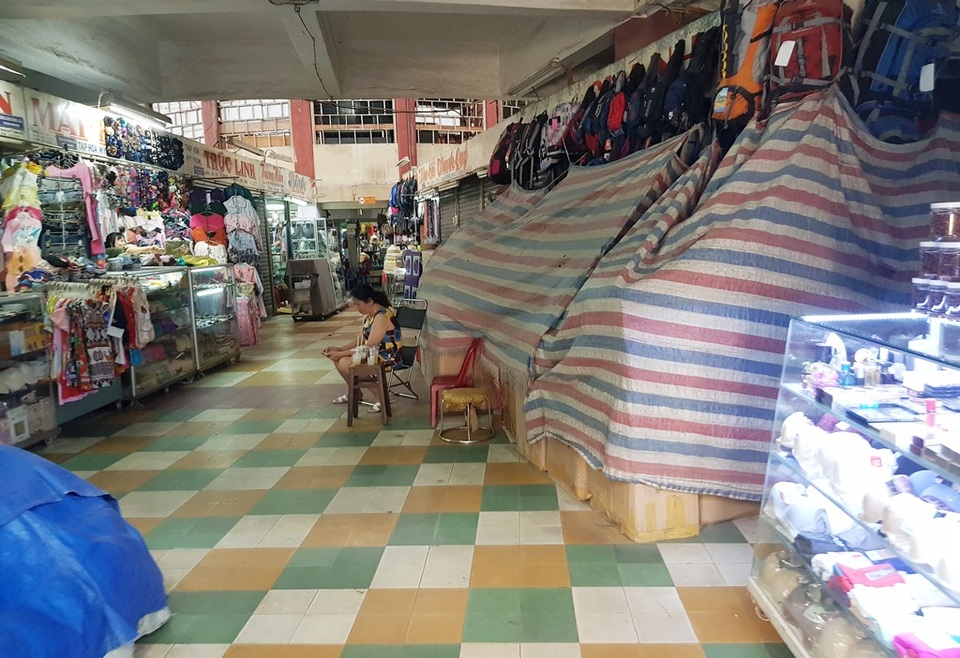 Hàng chục tiểu thương chợ Đầm Nha Trang đóng cửa, nghỉ bán vì Covid-19 - 3 Hàng chục tiểu thương chợ Đầm Nha Trang đóng cửa, nghỉ bán vì Covid-19 - 3