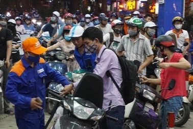 Giảm 2.000 đồng/lít xăng từ đầu tháng 4 do giảm thuế bảo vệ môi trường