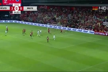 Đặng Văn Lâm xuất sắc giúp Muangthong thắng Buriram