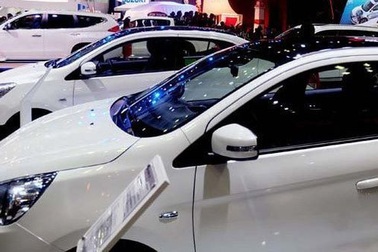 Doanh số xe trong nước suy thoái, ông lớn Toyota Việt Nam "ôm hận"