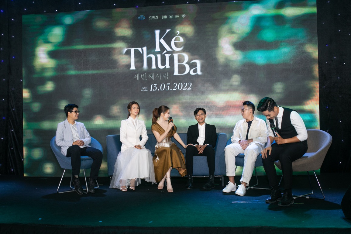 Lý Nhã Kỳ vấp ngã khi đang tạo dáng khiến ê-kíp hoảng hồn - 3 Lý Nhã Kỳ vấp ngã khi đang tạo dáng khiến ê-kíp hoảng hồn - 3