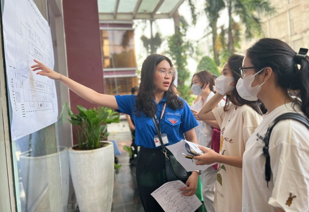 Z podivné zprávy se studenti obávají věku pro složení zkoušky pro posouzení způsobilosti - 2 Từ một tin nhắn lạ, học sinh lo lắng về độ tuổi dự thi đánh giá năng lực - 2