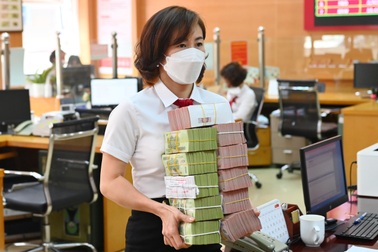 Gửi tiết kiệm 500 triệu đồng lãi suất 9,2%/năm, nhận về lãi 46 triệu đồng