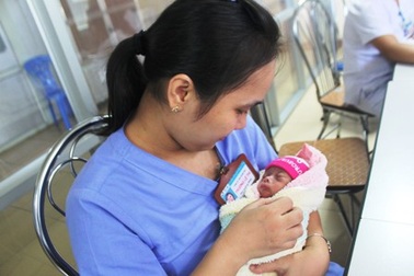 Gian nan đi tìm mẹ ruột của bé 1 tháng tuổi bị bỏ rơi ở bệnh viện 