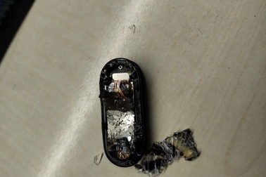 Smartband phát nổ khi đang sạc khiến người dùng hú vía