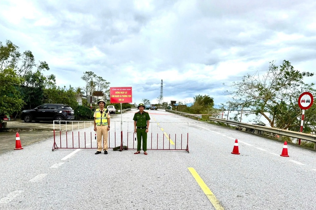 Lũ cuồn cuộn ở Thanh Hóa, nước sông Lam tràn quốc lộ tại Hà Tĩnh - 4