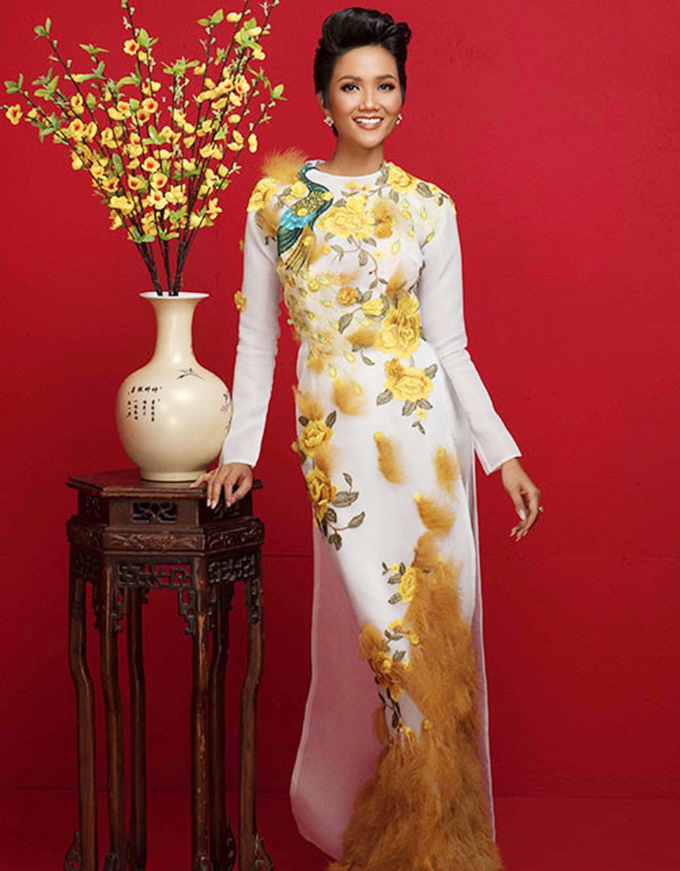 Nghệ sĩ Việt chúc Tết độc giả Dân Trí - 4 Nghệ sĩ Việt chúc Tết độc giả Dân Trí - 4