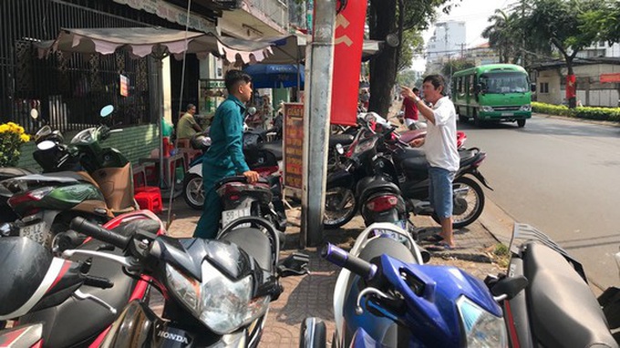 Sở Nội vụ TPHCM yêu cầu khẩn trương kiểm tra vụ “bận họp, không tiếp dân” - Ảnh 2. Sở Nội vụ TPHCM yêu cầu khẩn trương kiểm tra vụ “bận họp, không tiếp dân” - Ảnh 2.