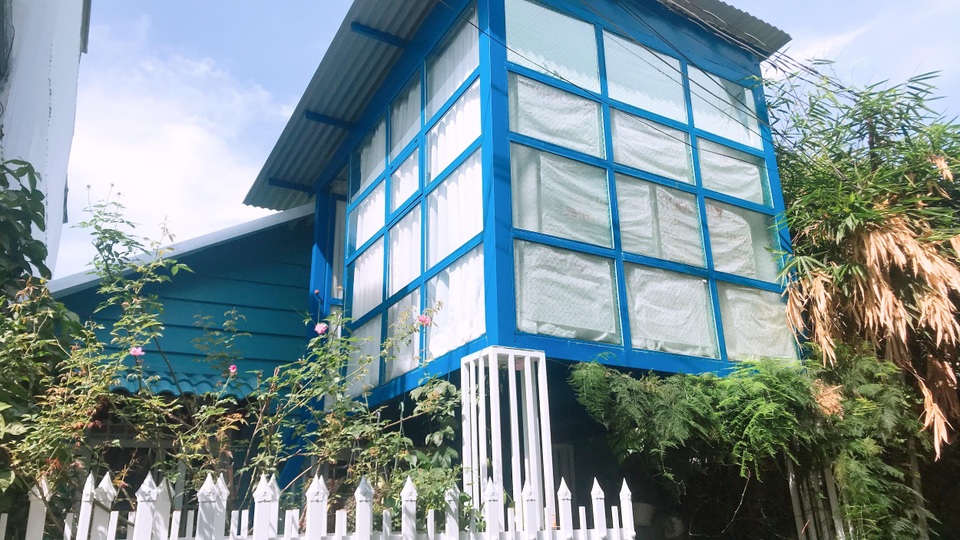 Đóng cửa chuỗi cửa hàng kinh doanh, cô gái ở Lâm Đồng về quê trồng hoa, đọc sách - 1 Đóng cửa chuỗi cửa hàng kinh doanh, cô gái ở Lâm Đồng về quê trồng hoa, đọc sách - 1