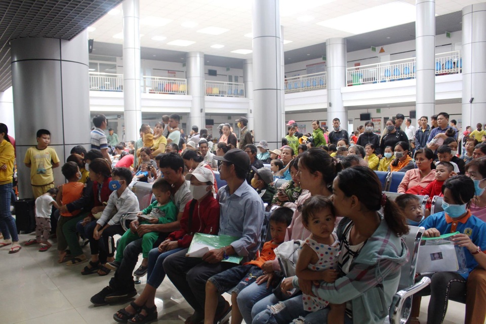 Hơn 1.200 trẻ em nghèo được khám sàng lọc, tầm soát tim miễn phí - 1