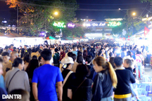 Hình ảnh chợ đêm Đà Lạt "chật như nêm" trong dịp nghỉ lễ