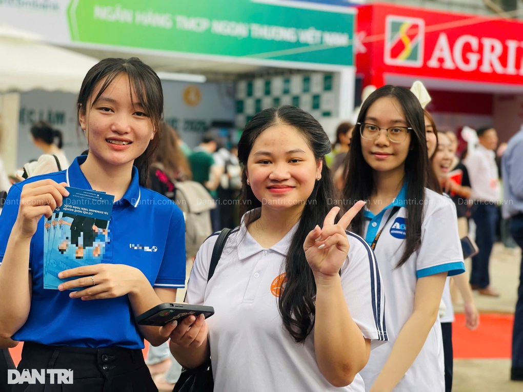 Tân binh ngành tài chính - ngân hàng bứt phá mức lương gần 20 triệu đồng - 2 Tân binh ngành tài chính - ngân hàng bứt phá mức lương gần 20 triệu đồng - 2
