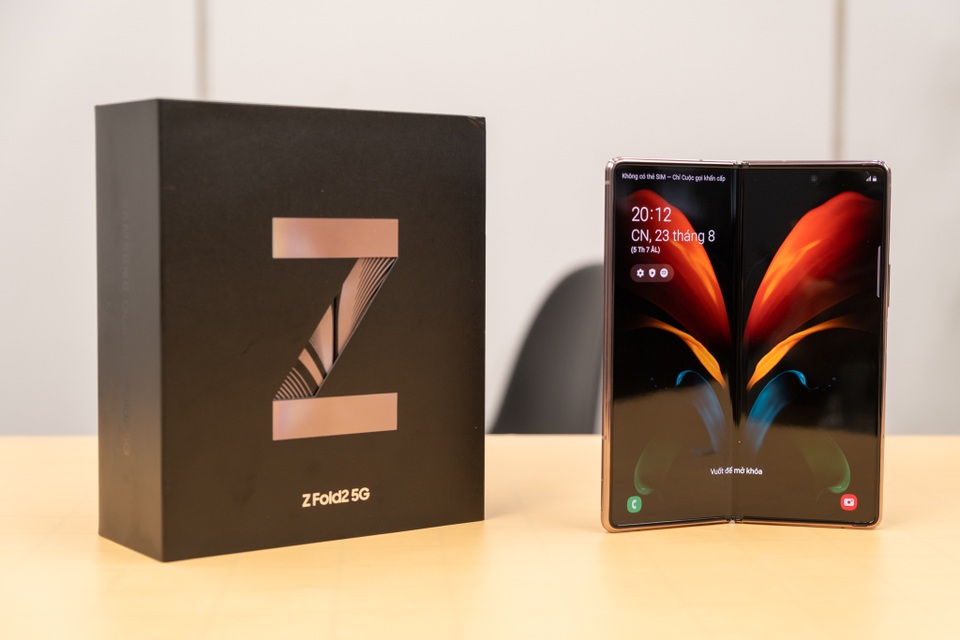 Mở hộp Galaxy Z Fold 2 giá 50 triệu đồng: hoàn thiện vẻ khác biệt - 1 Mở hộp Galaxy Z Fold 2 giá 50 triệu đồng: hoàn thiện vẻ khác biệt - 1
