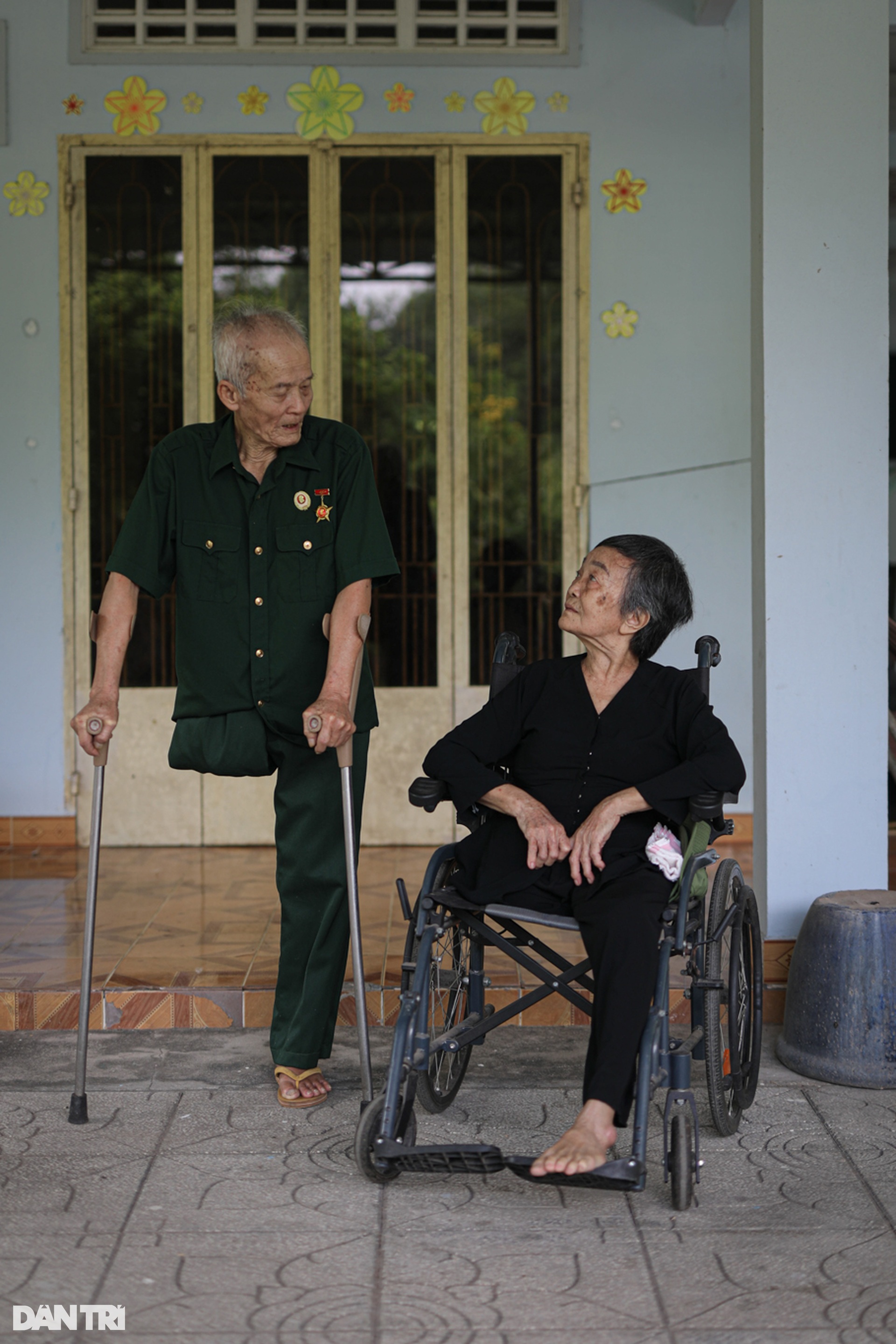 Tình yêu vẹn nguyên suốt nửa thế kỷ từ lời hẹn ước nơi chiến trường - 8 Tình yêu vẹn nguyên suốt nửa thế kỷ từ lời hẹn ước nơi chiến trường - 8
