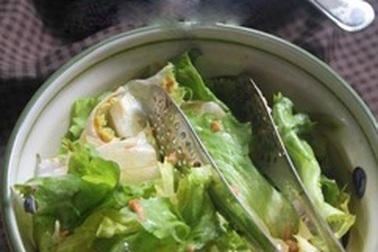 Giảm cân an toàn với món salad cá ngừ