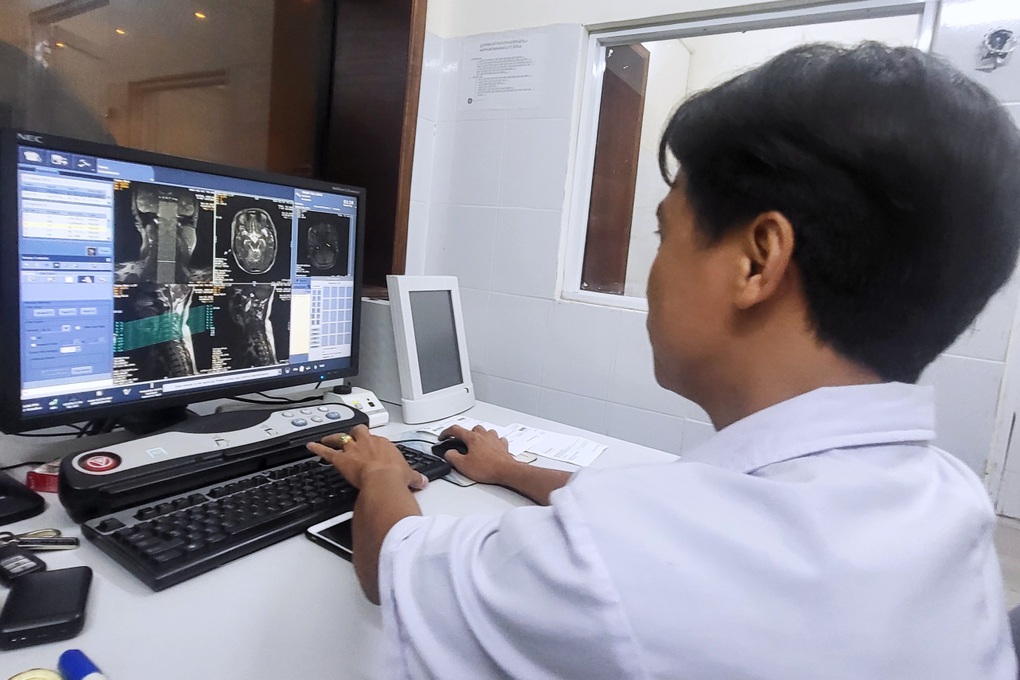 Hàng chục ca sang nơi khác chụp chiếu khi BV Ung bướu TPHCM hỏng máy MRI - 2 Hàng chục ca sang nơi khác chụp chiếu khi BV Ung bướu TPHCM hỏng máy MRI - 2