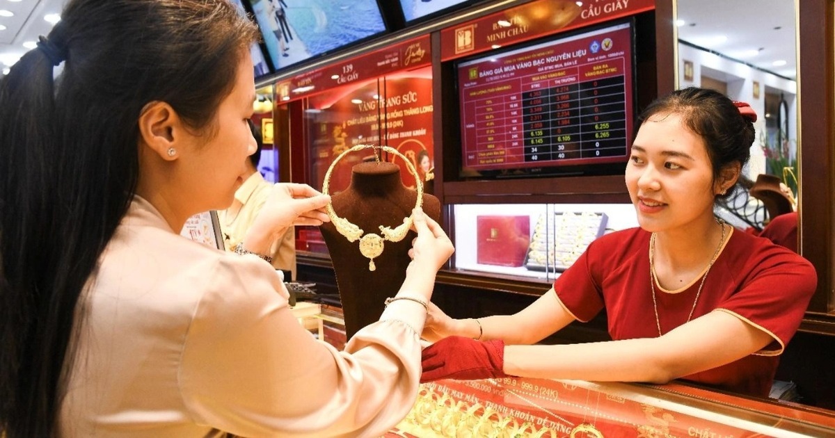 Giá vàng giảm mạnh, chuyên gia cảnh báo sẽ có thay đổi bất ngờ