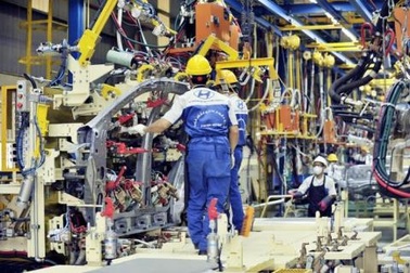 Khoác áo mới giấc mơ ô tô Việt: Nhập linh kiện Trung Quốc?