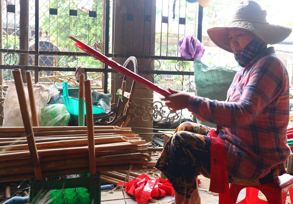 Làng chổi đót lớn nhất xứ Quảng tất bật vào vụ Tết - 7 Làng chổi đót lớn nhất xứ Quảng tất bật vào vụ Tết - 7