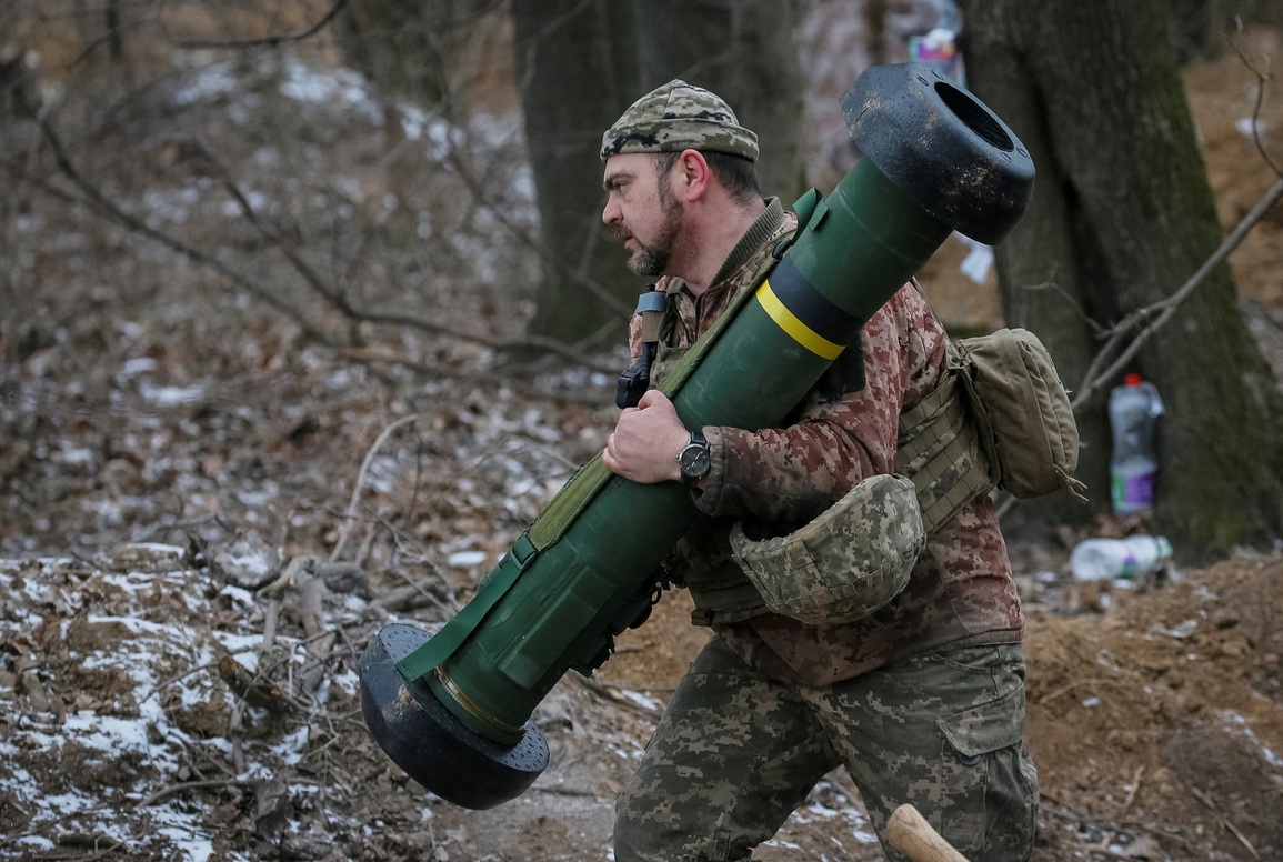 Mỹ viện trợ Ukraine 10 tên lửa Javelin cho mỗi xe tăng Nga tham chiến - 1 Mỹ viện trợ Ukraine 10 tên lửa Javelin cho mỗi xe tăng Nga tham chiến - 1