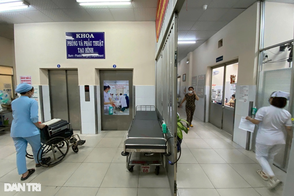 Vụ nổ lớn ở phòng trọ, 2 người tử vong: Nạn nhân thứ 3 bỏng 87% nguy kịch - 1 Vụ nổ lớn ở phòng trọ, 2 người tử vong: Nạn nhân thứ 3 bỏng 87% nguy kịch - 1