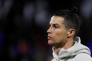 Ronaldo có thể bị giảm lương do ảnh hưởng của dịch Covid-19