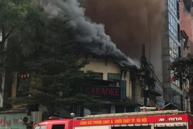 Hà Nội: Cháy nhà 2 tầng trên phố Tôn Đức Thắng, lan sang một ngân hàng