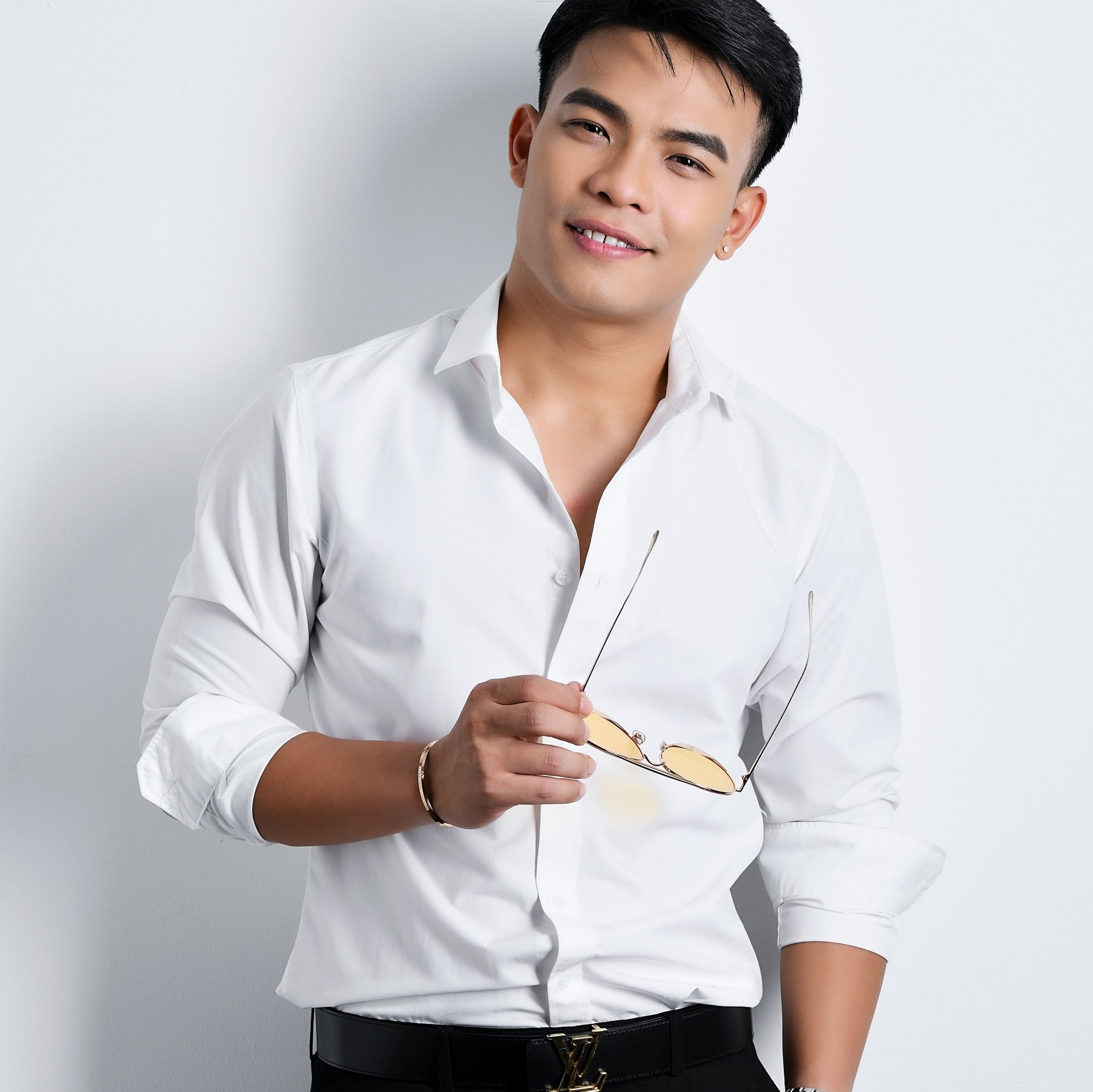 ករណីតារាចម្រៀងវ័យក្មេង៣នាក់ចោទថាមិនដឹងគុណ៖ ពហិការឬអត់ទោសជាមេរៀនល្អបំផុត? - ៣ Vụ 3 ca sĩ trẻ bị tố vô ơn: Tẩy chay hay tha thứ là bài học tốt nhất? - 3