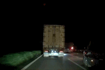 Xe container phanh “cháy lốp” tránh xe máy đi ngược chiều trên cao tốc