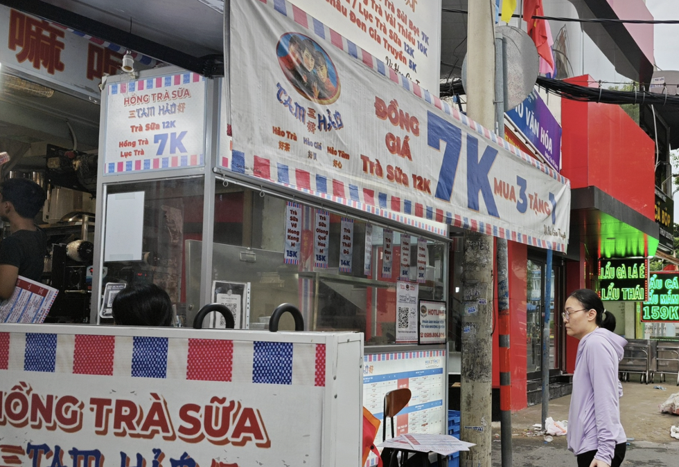 Superbilligt mjölkte för 7 000 VND/kopp Trà sữa siêu rẻ 7.000 đồng/ly “làm mưa làm gió” ở TPHCM, lộ điểm bất ngờ - 2