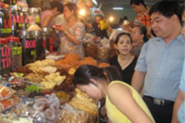 TPHCM: Nhộn nhịp mua sắm tết