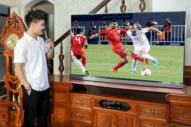 Khám phá chiếc TV OLED siêu mỏng của cầu thủ Quang Hải