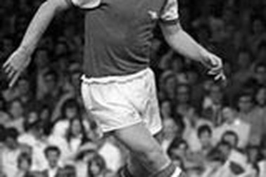 Bán huy chương vàng World Cup để nuôi con 