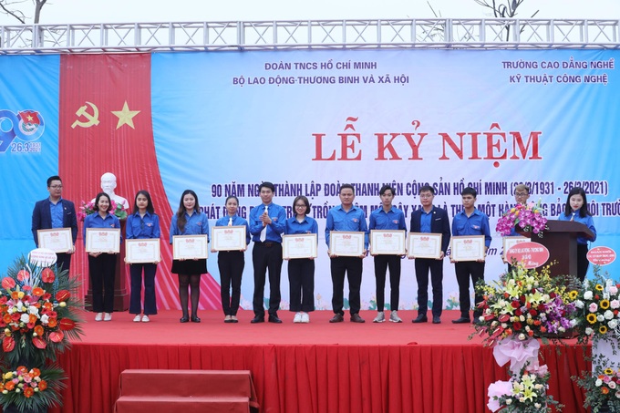 Đoàn Thanh niên Bộ LĐ-TB&XH tổ chức Lễ kỷ niệm 90 năm Ngày thành lập Đoàn và phát động Phong trào “Trồng thêm một cây xanh là thêm một hành động bảo vệ môi trường” - Ảnh 6.