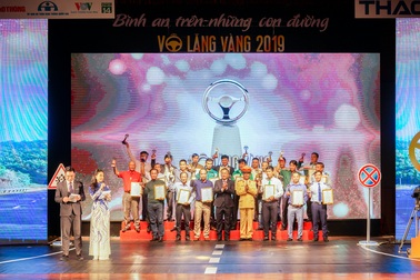 Vinh danh 44 lái xe, 19 doanh nghiệp đạt giải “Vô lăng vàng 2019”