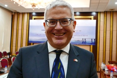 Đại sứ Australia chúc mừng năm mới bằng tiếng Việt