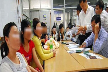 Hành trình của các cô gái đẻ thuê