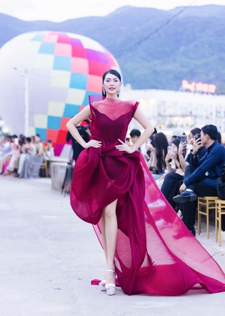 Hoa hậu Ngọc Châu lấy lại vóc dáng, xuất hiện rạng rỡ giữa dàn người đẹp - 2