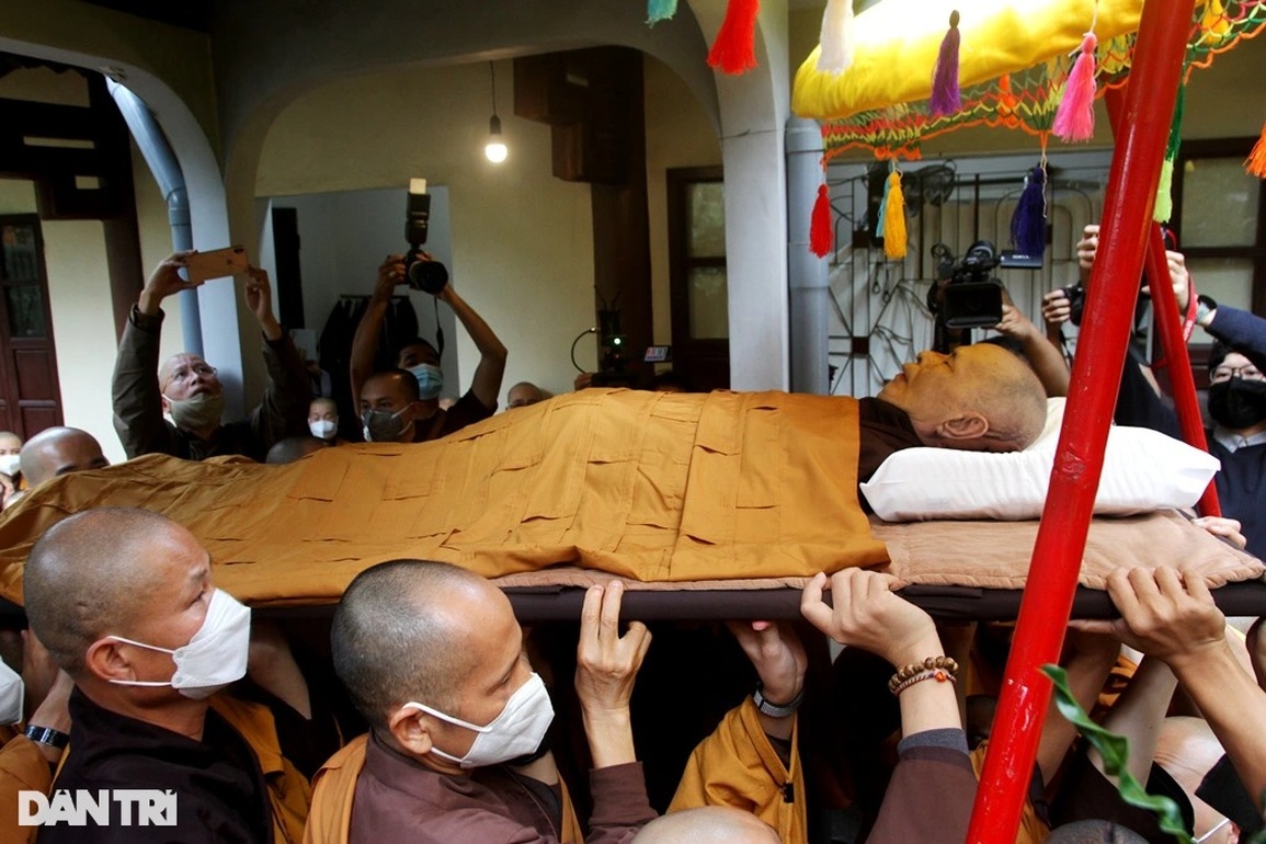 Hình ảnh tại lễ nhập kim quan Thiền sư Thích Nhất Hạnh - 8 Hình ảnh tại lễ nhập kim quan Thiền sư Thích Nhất Hạnh - 8