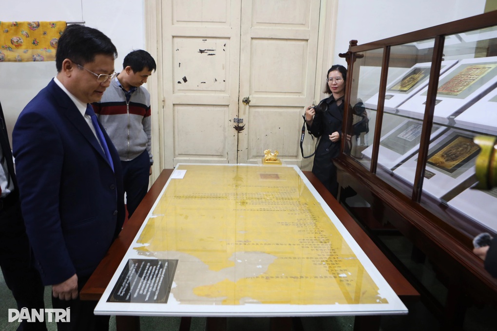 “Vua men gốm” tặng tượng dát vàng để đấu giá, ủng hộ vùng lũ miền Trung - 2