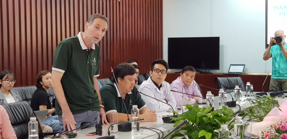 Đêm nay, phi công người Anh trở lại bầu trời bay về quê hương - 3 Đêm nay, phi công người Anh trở lại bầu trời bay về quê hương - 3