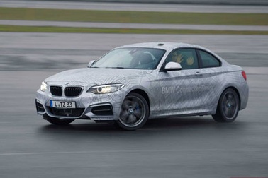 Trải nghiệm khả năng tự drift của BMW