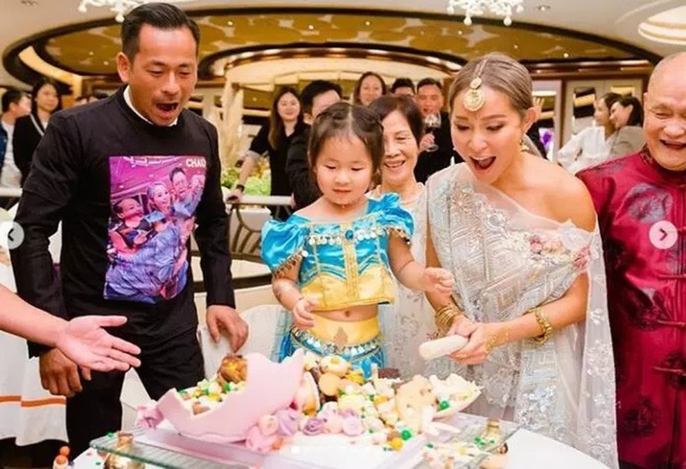 Dàn người tình toàn mỹ nhân của tỷ phú Châu Trác Hoa trước khi bị bắt - 4 Dàn người tình toàn mỹ nhân của tỷ phú Châu Trác Hoa trước khi bị bắt - 4