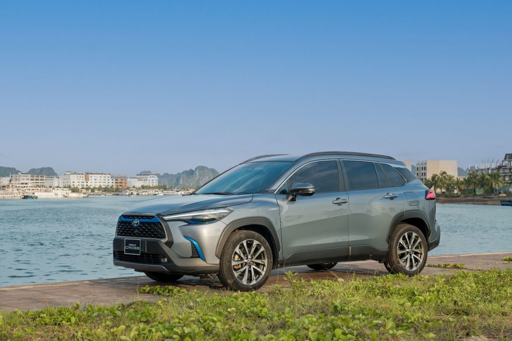 Toyota Corolla Cross tặng 50% trước bạ cho khách mua xe tháng 8 - 1 Toyota Corolla Cross tặng 50% trước bạ cho khách mua xe tháng 8 - 1