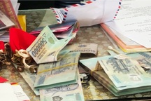 Phát hiện nhiều phong bì tiền trong hành lý của thượng tướng giả