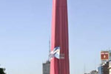 Đeo bao cao su cho… tháp