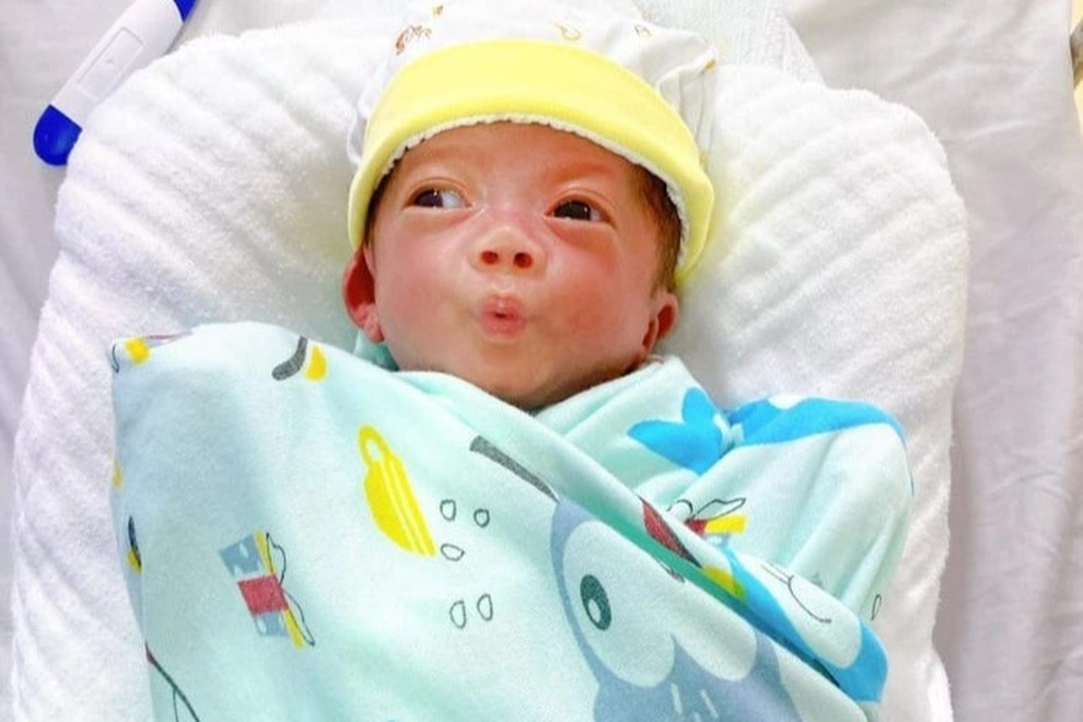 Nuôi sống bé trai sinh non 28 tuần chỉ nặng 600g - 1 Nuôi sống bé trai sinh non 28 tuần chỉ nặng 600g - 1