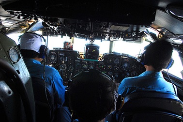 Hình ảnh trực thăng cứu hộ tìm kiếm máy bay Malaysia mất tích